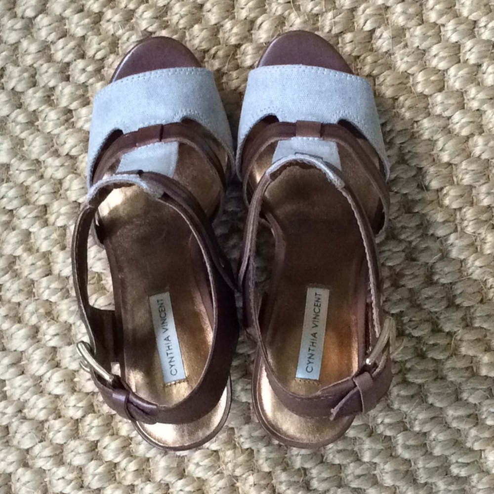 NWT Cynthia Vincent Jemma Sandal with Wood Wedge - Picture 2 of 7